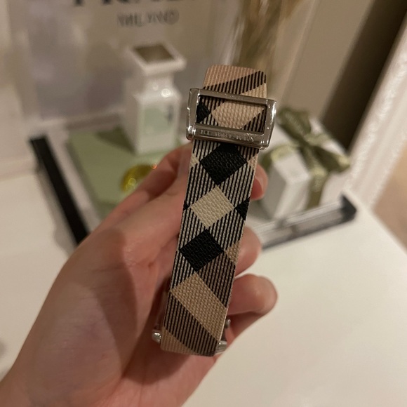 Women’s Burberry watch - Picture 8 of 9